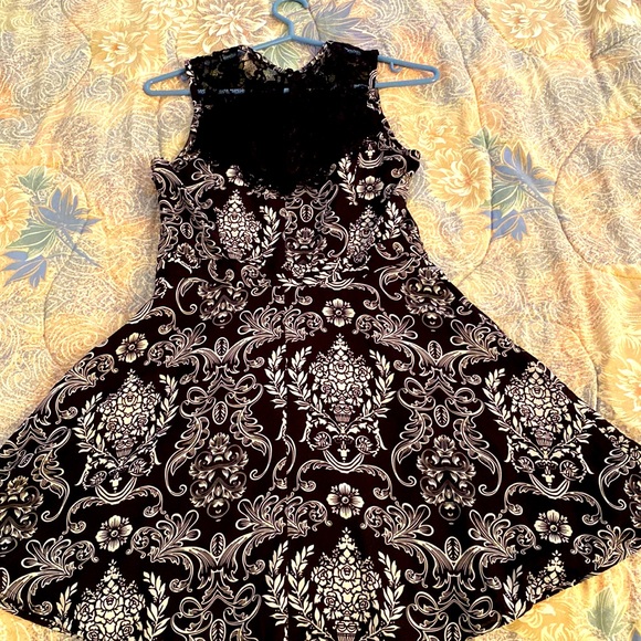 Dress - Picture 2 of 6